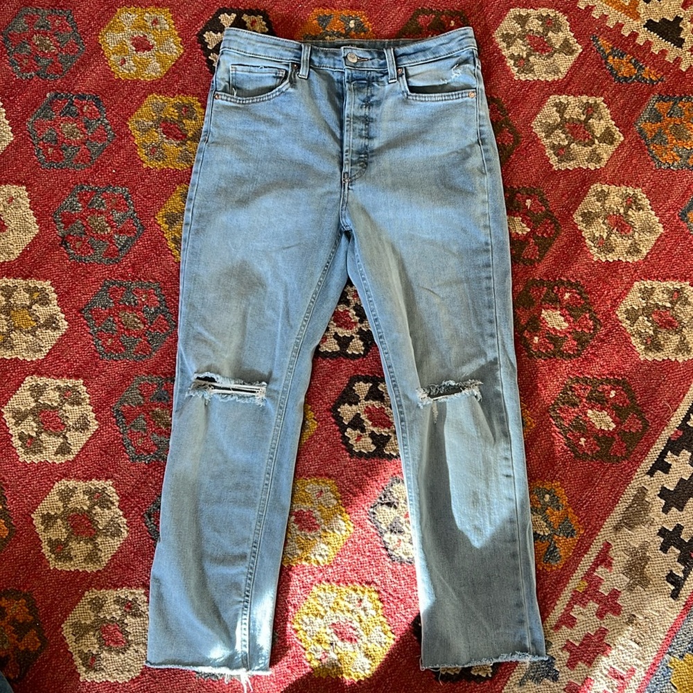 Women’s Jeans Light Wash Distressed Size 8